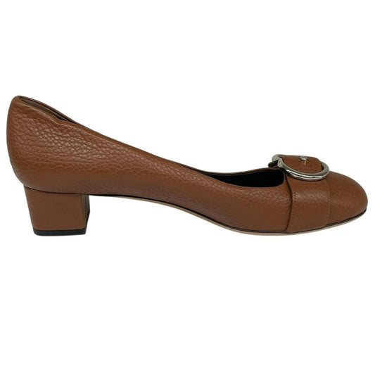 Gucci brown high heels with pebbled leather and interlocking G buckle detail.