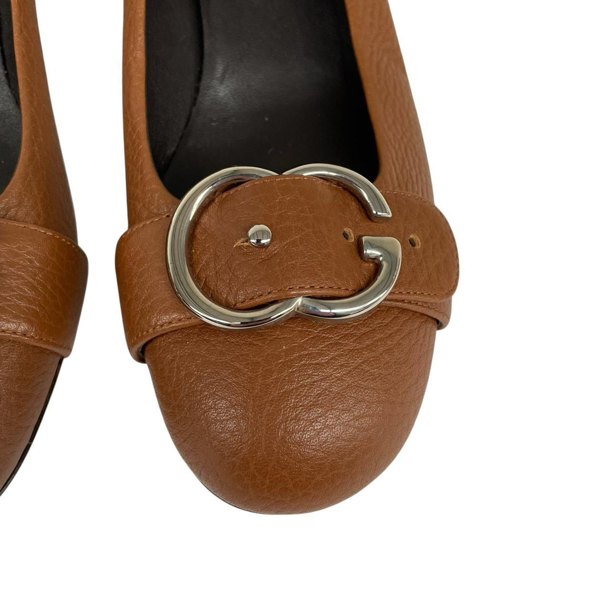 Gucci brown high heels with pebbled leather and interlocking G buckle detail.