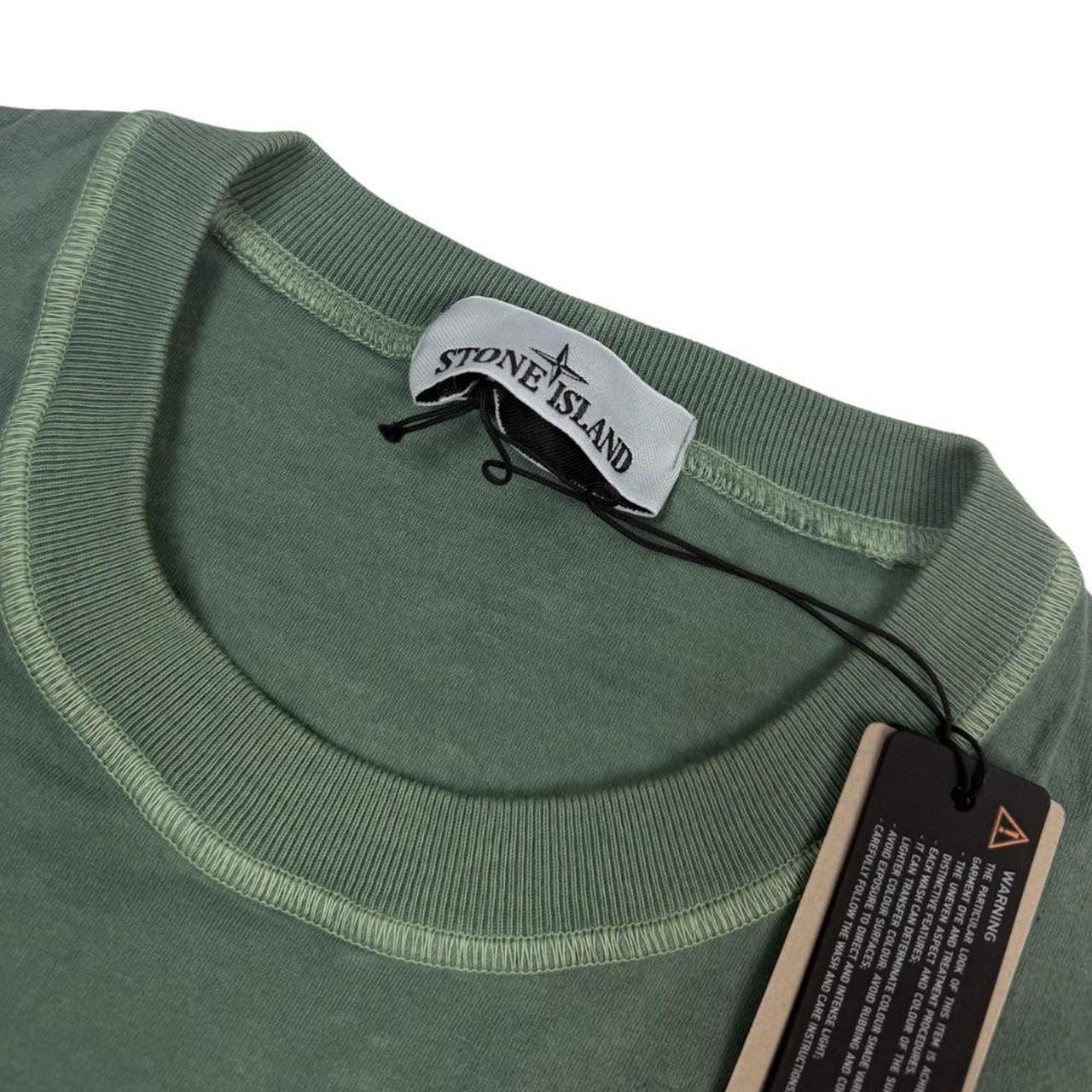 Stone Island green pocket t-shirt with compass logo and fissato effect cotton texture.