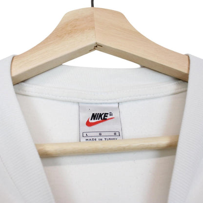 Nike white short sleeve cotton t-shirt with pocket and vintage logo detail.