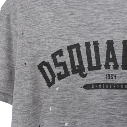 Dsquared2 grey pocket t-shirt with distressed logo print and cotton material.