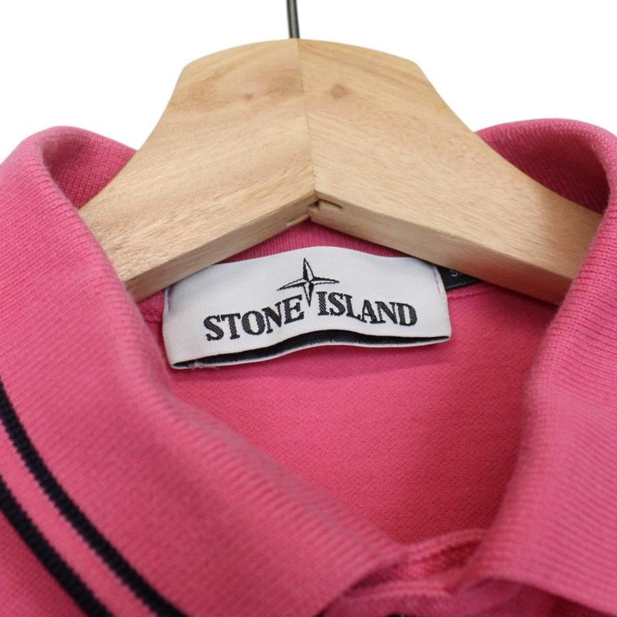 Stone Island pink short sleeve polo shirt with embroidered compass logo, cotton material.