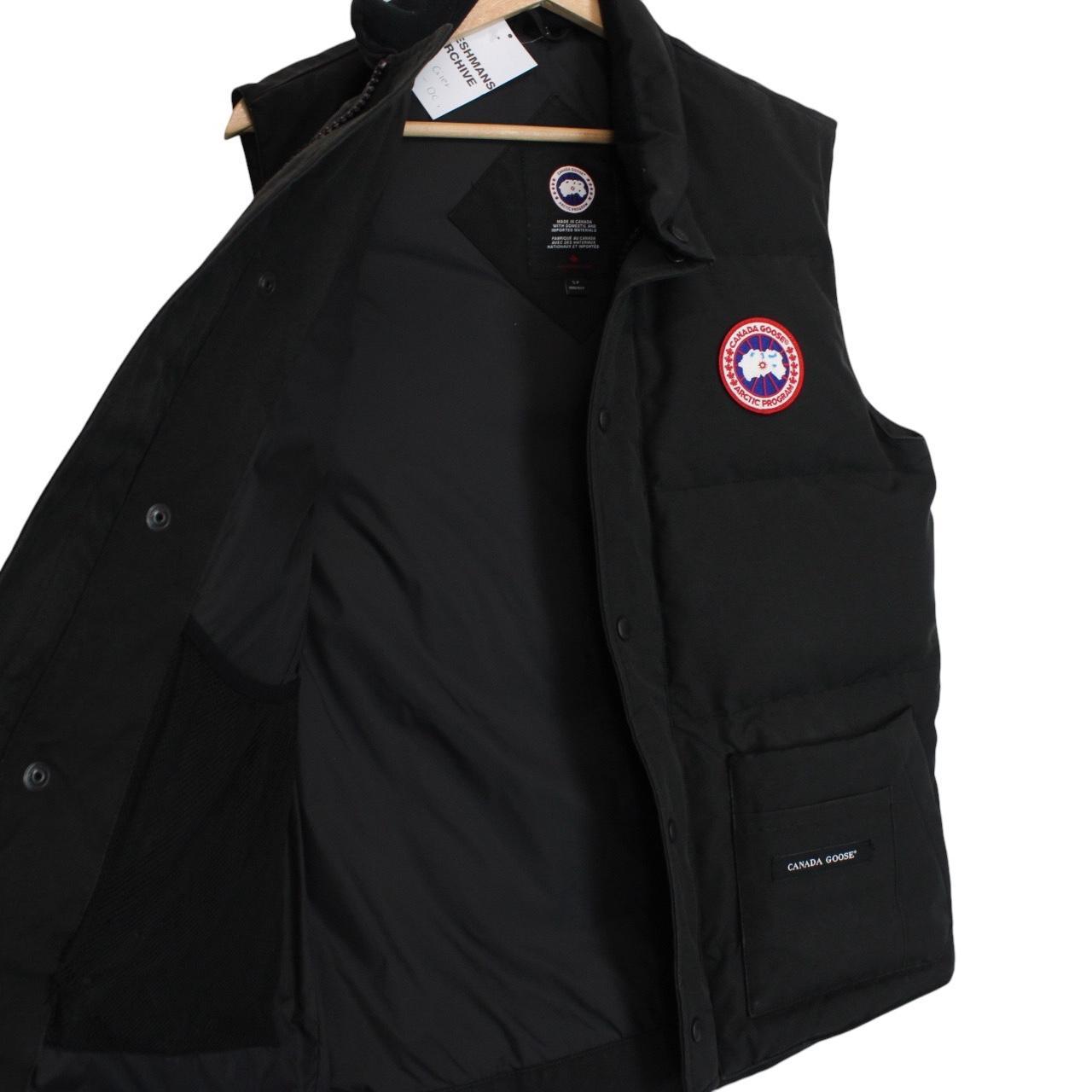 Canada Goose black down gilet with logo patch and original tags, very good condition.