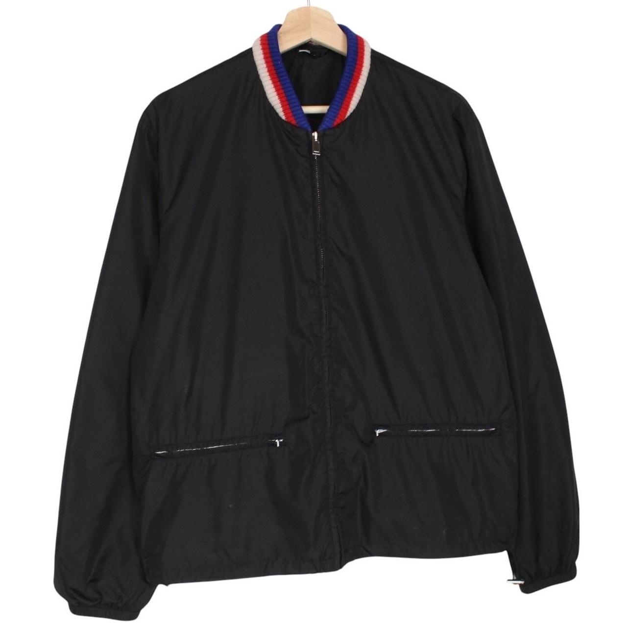 Gucci black windbreaker jacket with logo print and full zip, made of nylon.