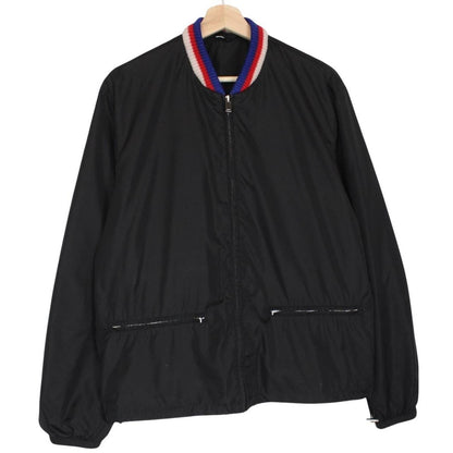 Gucci black windbreaker jacket with logo print and full zip, made of nylon.