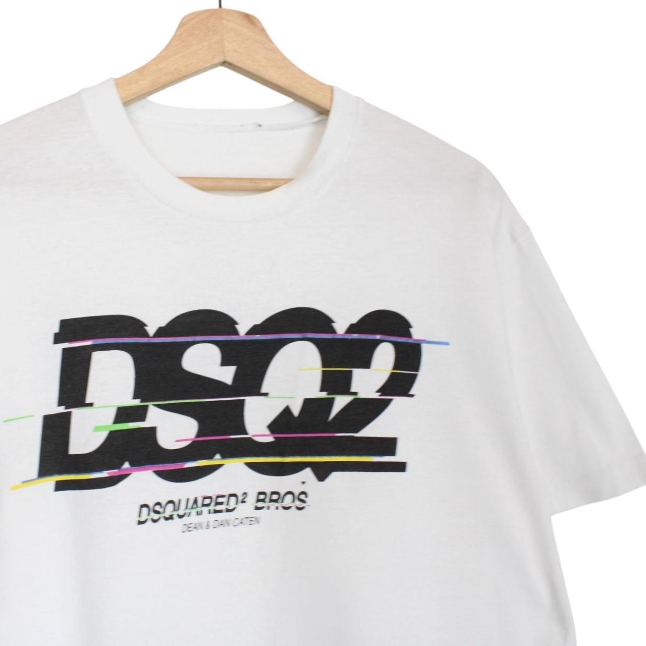 Dsquared2 white short sleeve cotton t-shirt with DSQ2 logo print and pocket detail.