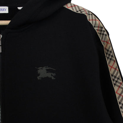 Burberry black hoodie with Nova Check trim and full zip, made of cotton.