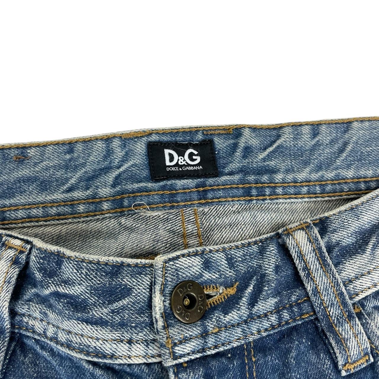 Dolce & Gabbana blue straight jeans mid wash with logo patch and slim fit design.
