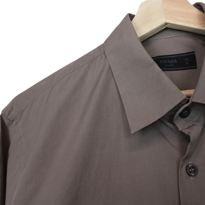 Prada brown long sleeve shirt with popeline stretch fabric and logo detail.