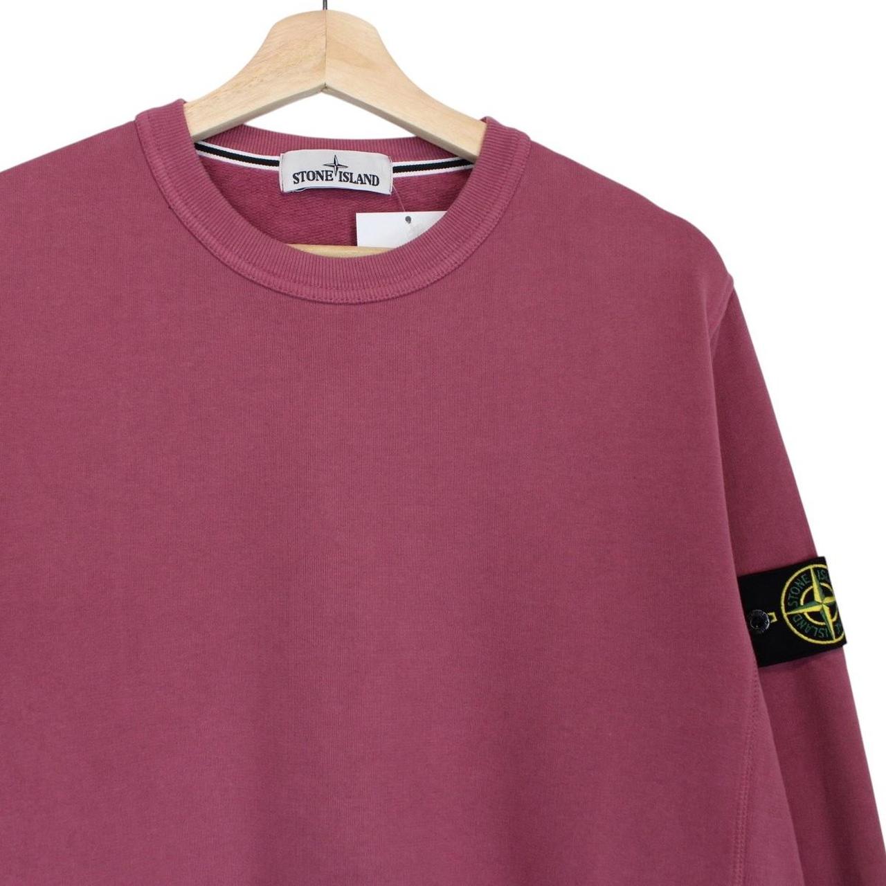 Stone Island mauve cotton sweatshirt with embroidered compass logo and ribbed cuffs.