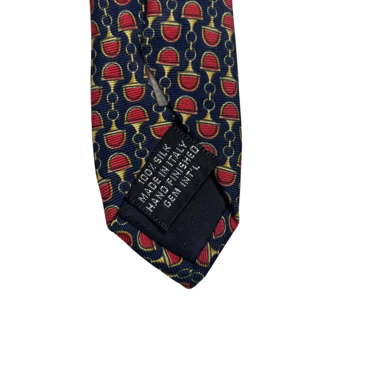 Gucci silk tie red and navy blue horsebit pattern with logo detail.