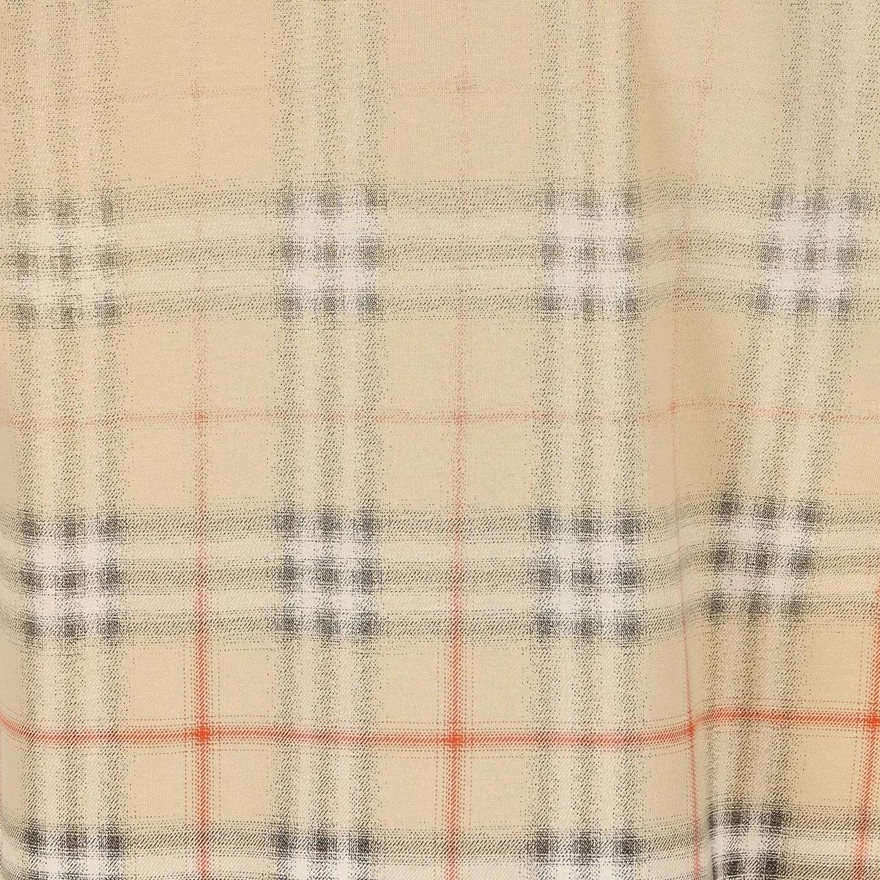 Burberry beige pocket t-shirt with gradient Nova Check pattern and crew neckline.