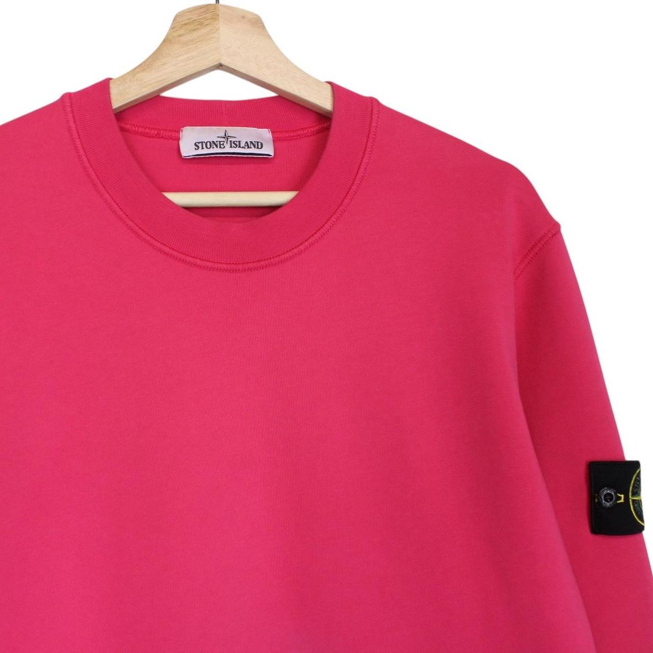 Stone Island pink sweatshirt cotton fabric with iconic compass logo on sleeve.