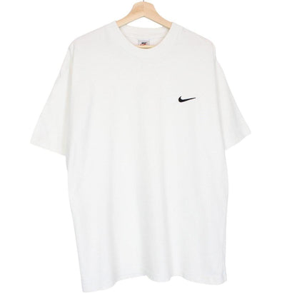 Nike white short sleeve cotton t-shirt with pocket and vintage logo detail.