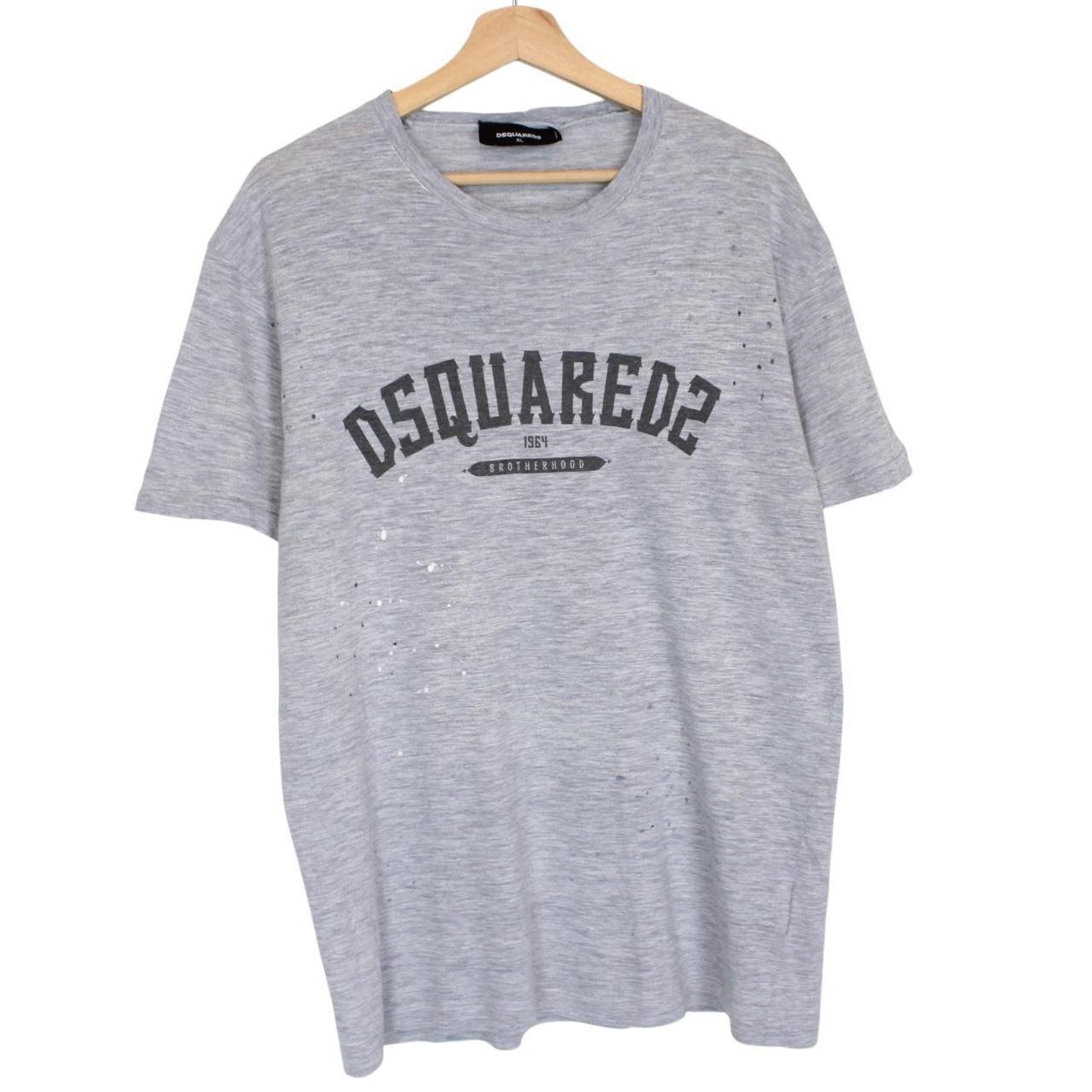 Dsquared2 grey pocket t-shirt with distressed logo print and cotton material.