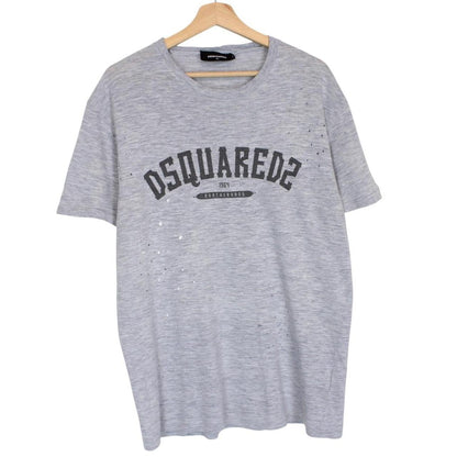 Dsquared2 grey pocket t-shirt with distressed logo print and cotton material.