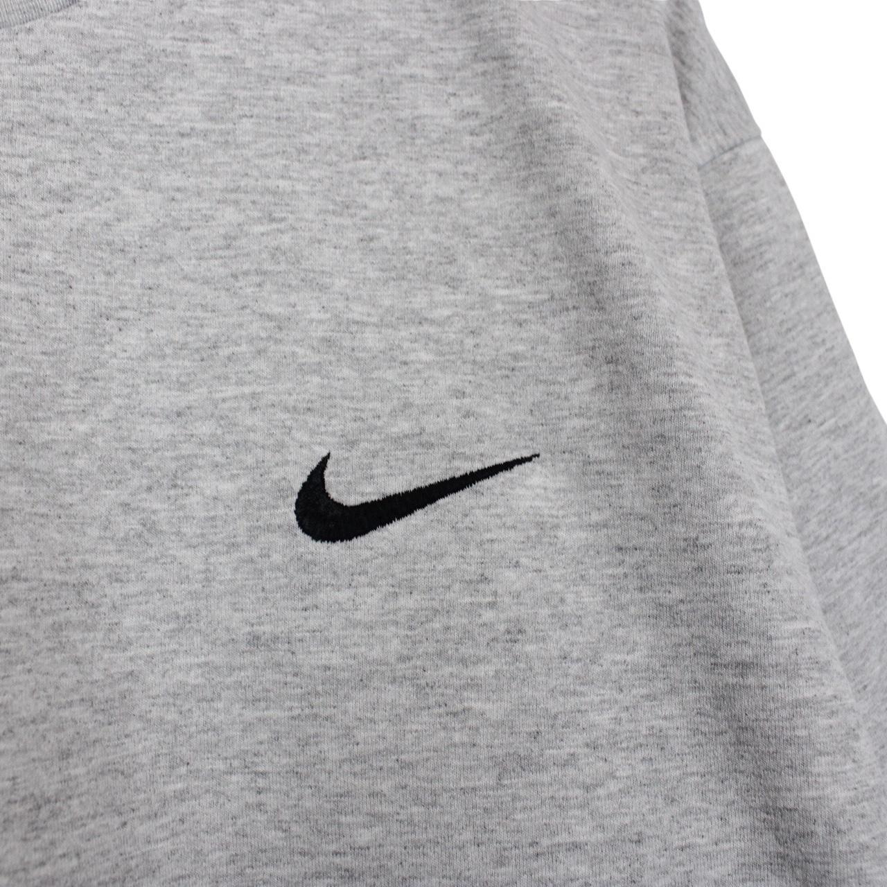 Nike grey short sleeve cotton t-shirt with pocket and vintage logo detail.
