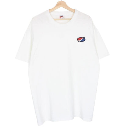 Nike white short sleeve cotton t-shirt with chest pocket and vintage logo.