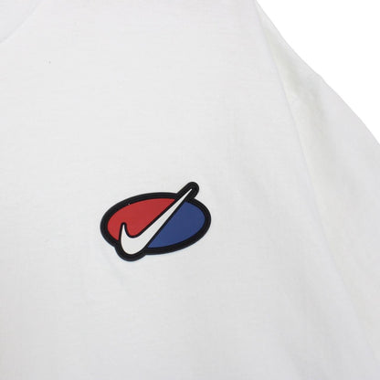 Nike white short sleeve cotton t-shirt with chest pocket and vintage logo.