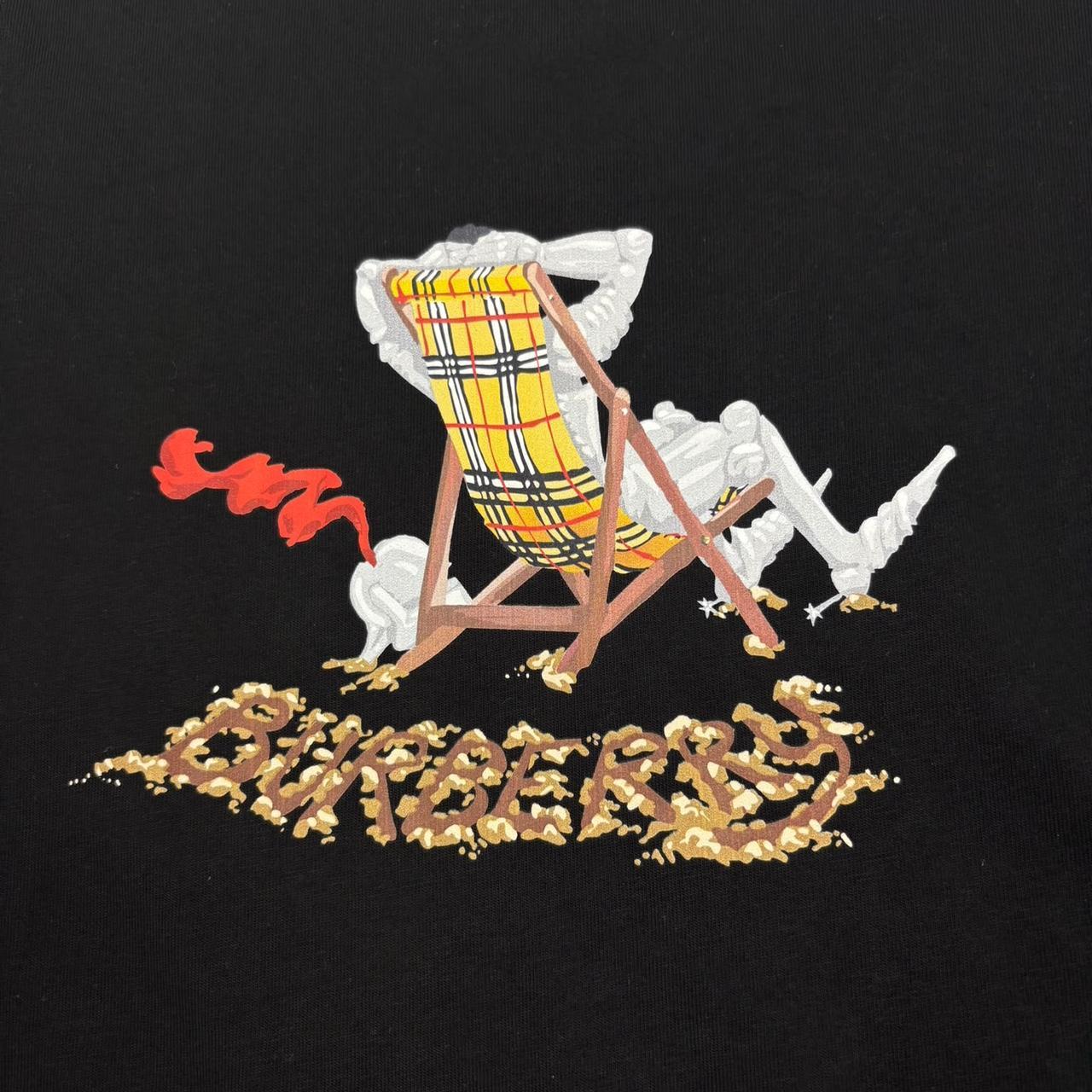 Burberry black cotton pocket t-shirt with Beach Knight print and logo detail.