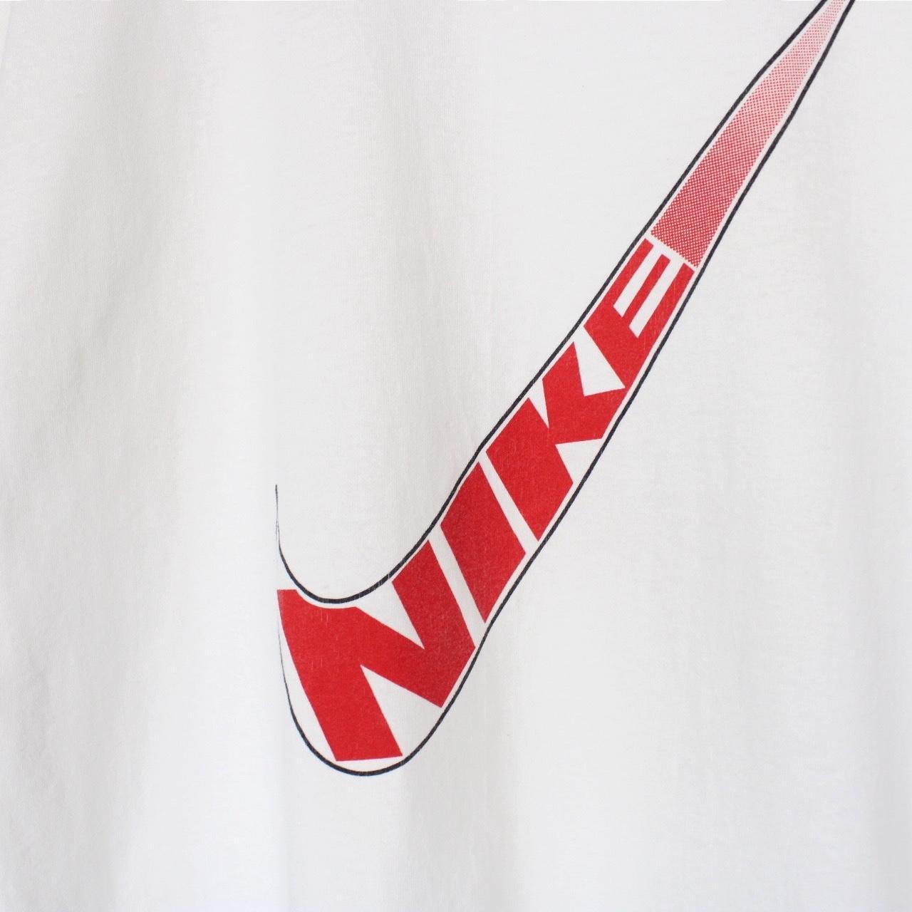 Nike vintage red and white short sleeve cotton t-shirt with logo pocket detail.