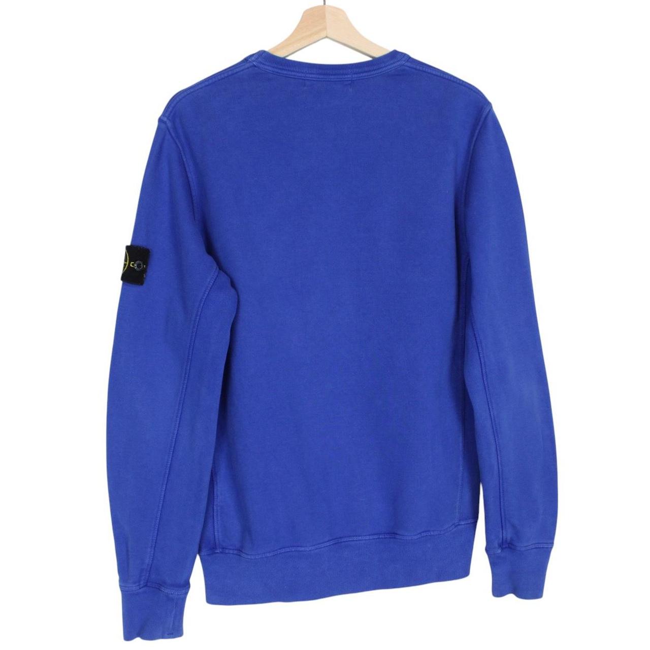 Stone Island blue cotton sweatshirt with logo patch and ribbed cuffs.