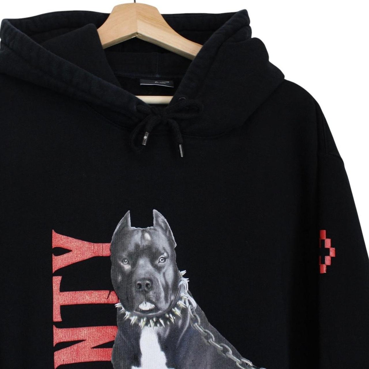 Marcelo Burlon black hoodie featuring pitbull dog print and cotton material.