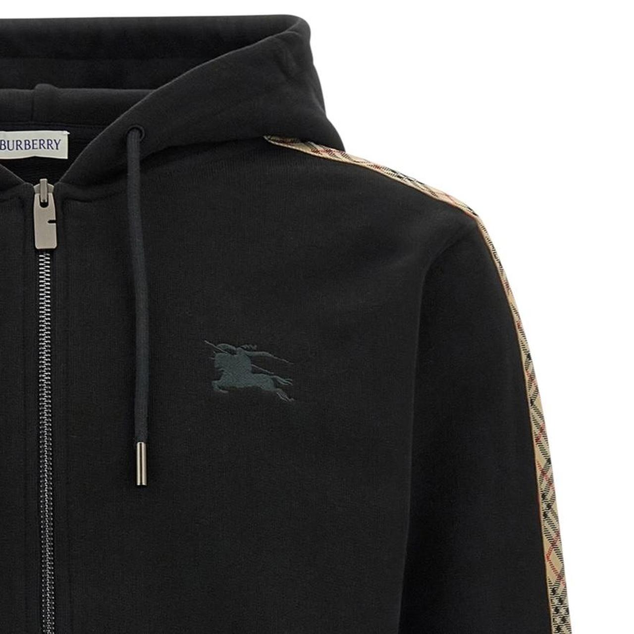 Burberry black hoodie with Nova Check pattern and full zip, made of cotton.
