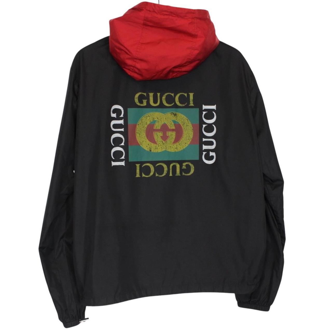 Gucci black windbreaker jacket with logo print and full zip, made of nylon.