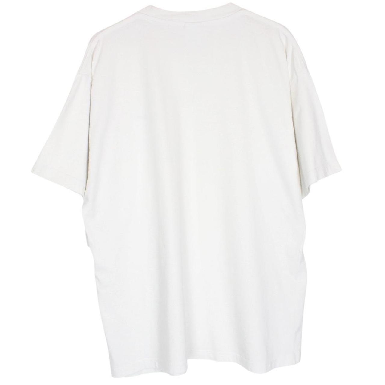 Nike white short sleeve cotton t-shirt with pocket and vintage logo detail.