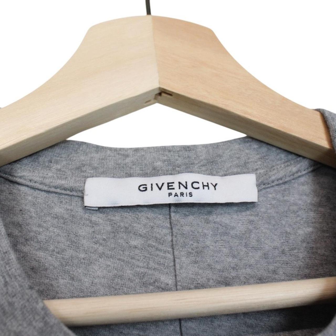 Givenchy grey cotton t-shirt featuring oversized Rottweiler print and pocket detail.