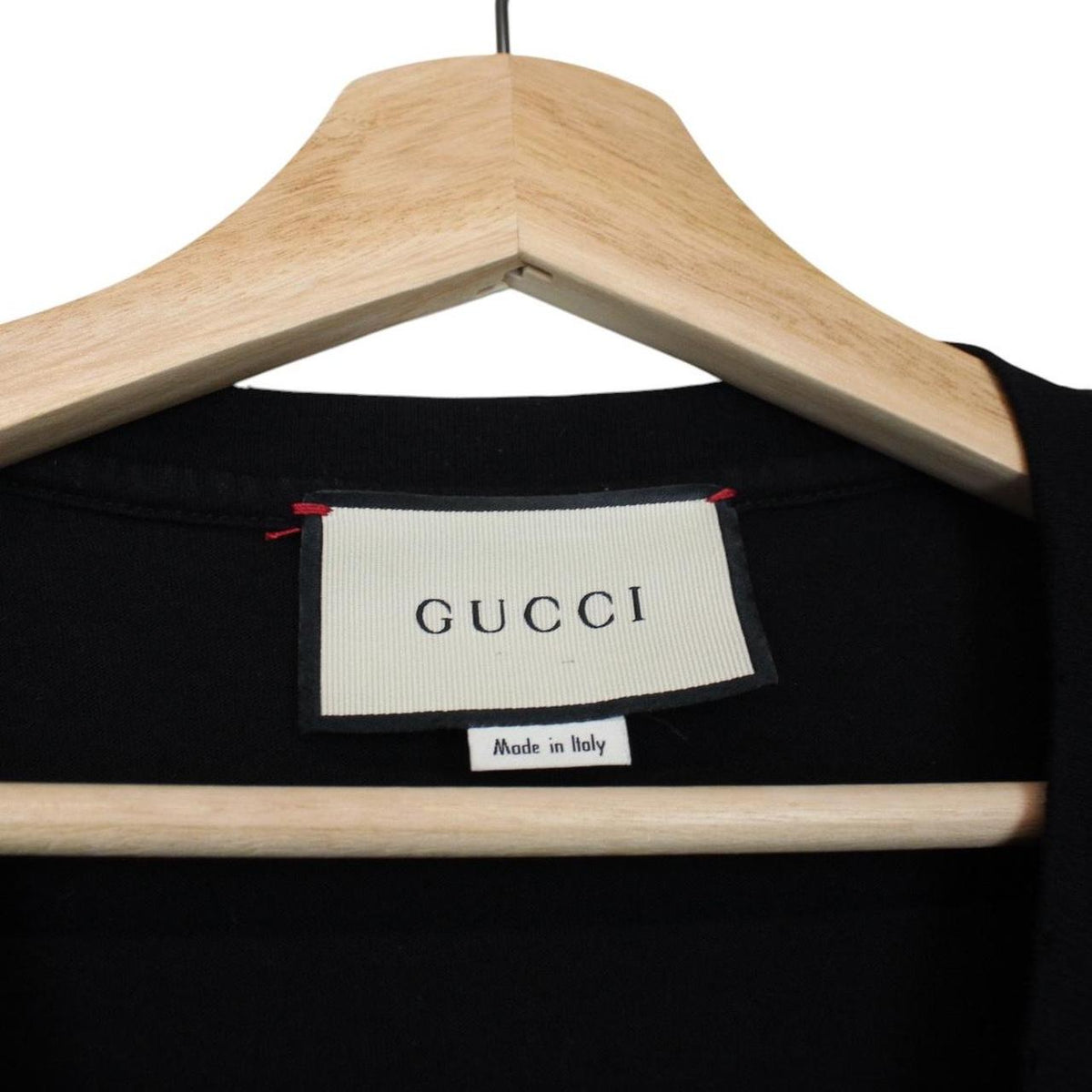 Gucci black cotton t-shirt with embroidered leopard print and oversized fit.