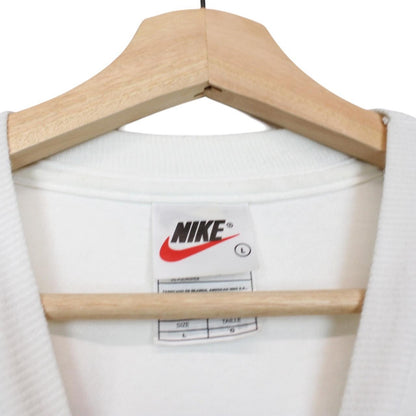 Nike vintage red and white short sleeve cotton t-shirt with logo pocket detail.