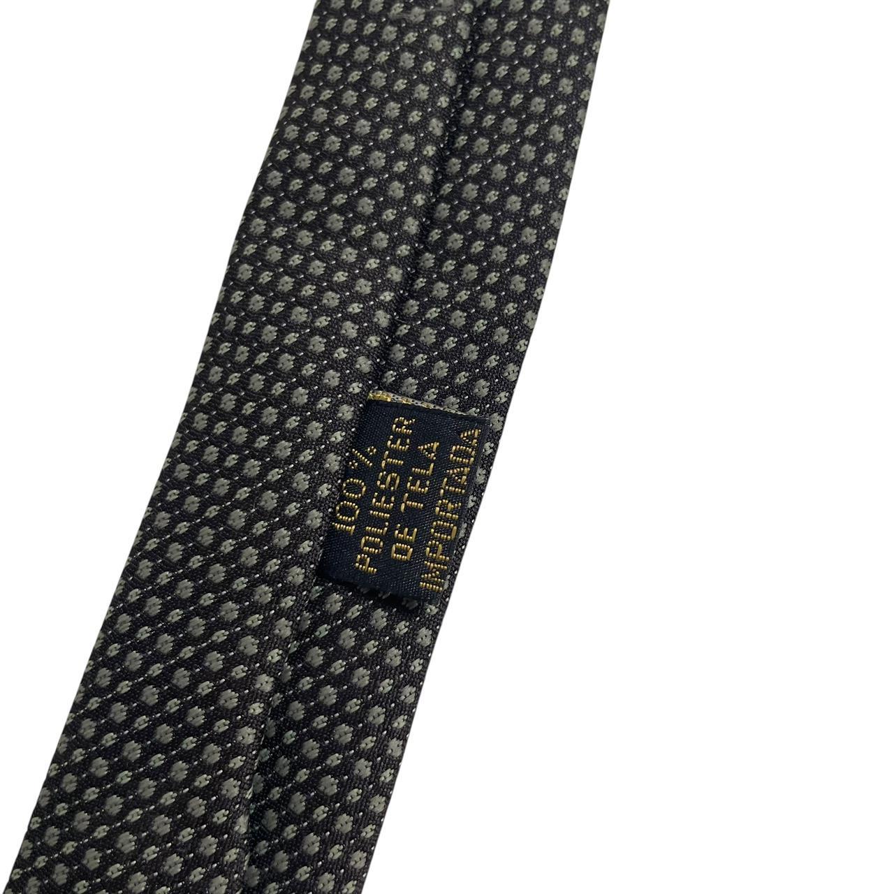 Givenchy grey polyester tie featuring a classic design and excellent condition.