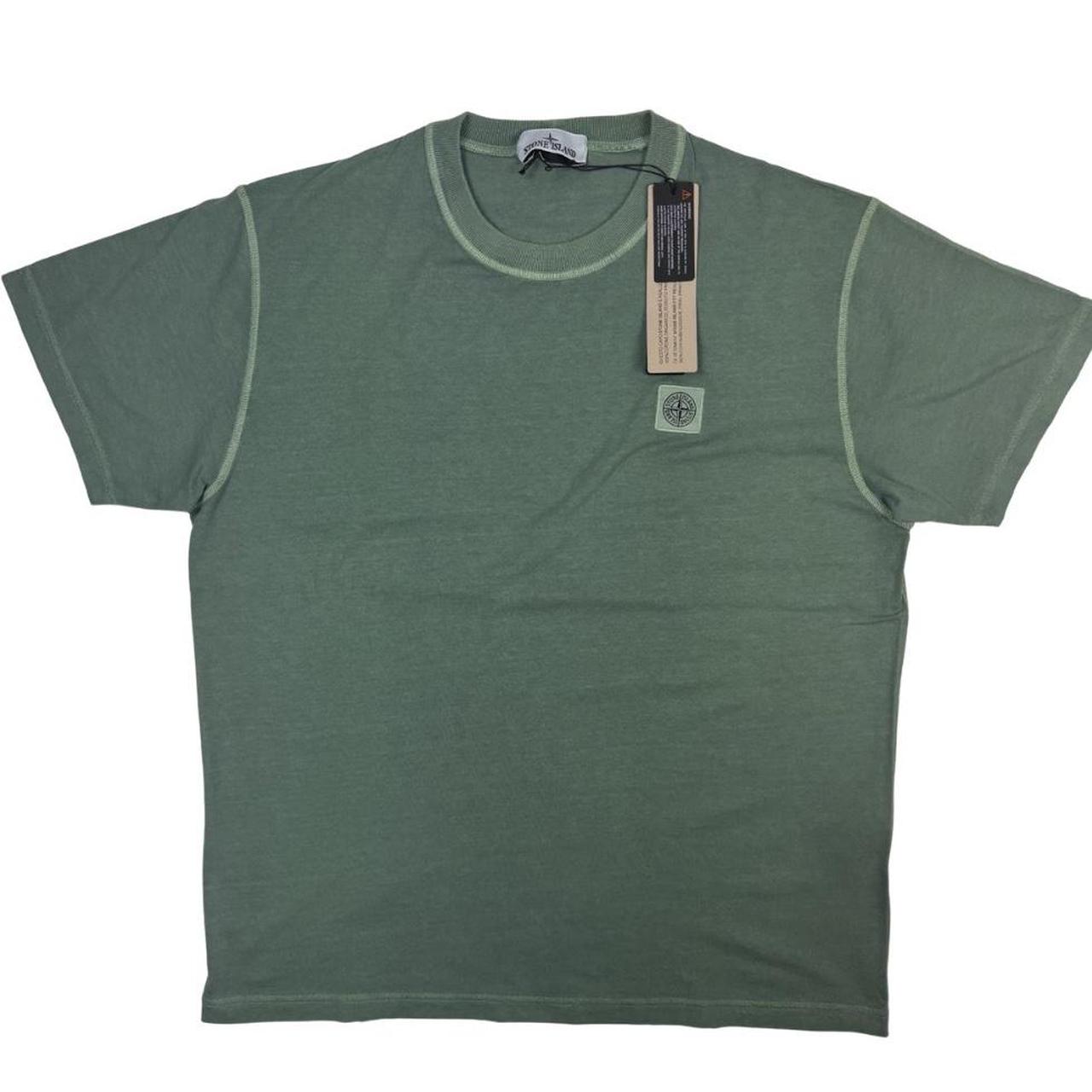Stone Island green pocket t-shirt with compass logo and fissato effect cotton texture.