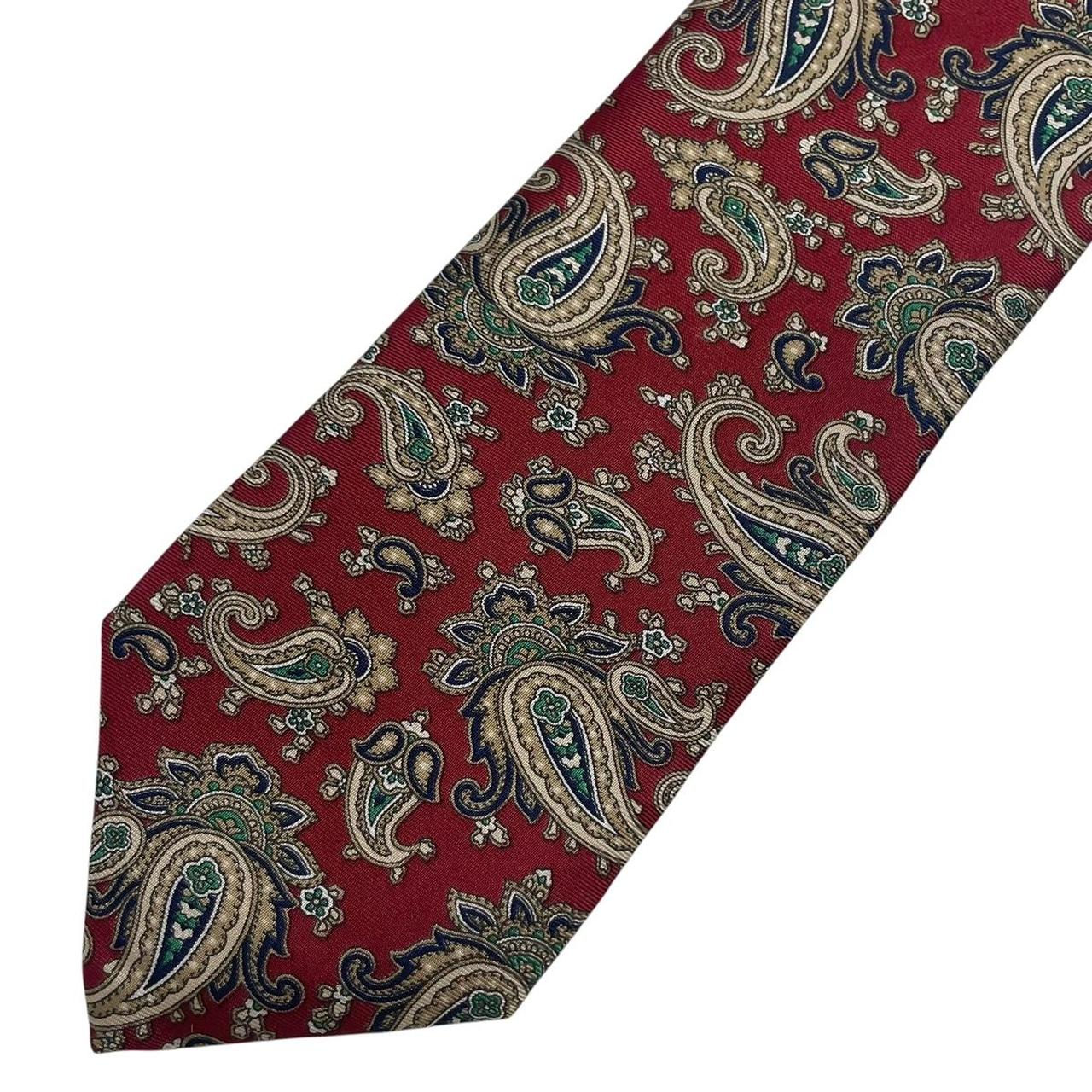 Givenchy burgundy tie with paisley pattern, made of polyester, excellent condition.