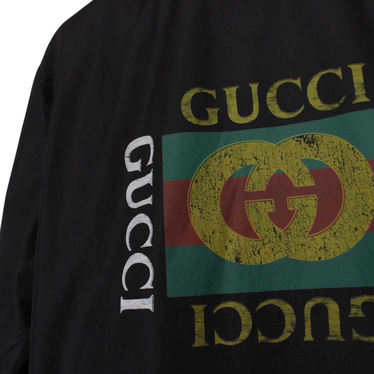 Gucci black windbreaker jacket with logo print and full zip, made of nylon.