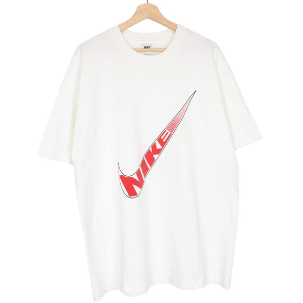 Nike vintage red and white short sleeve cotton t-shirt with logo pocket detail.