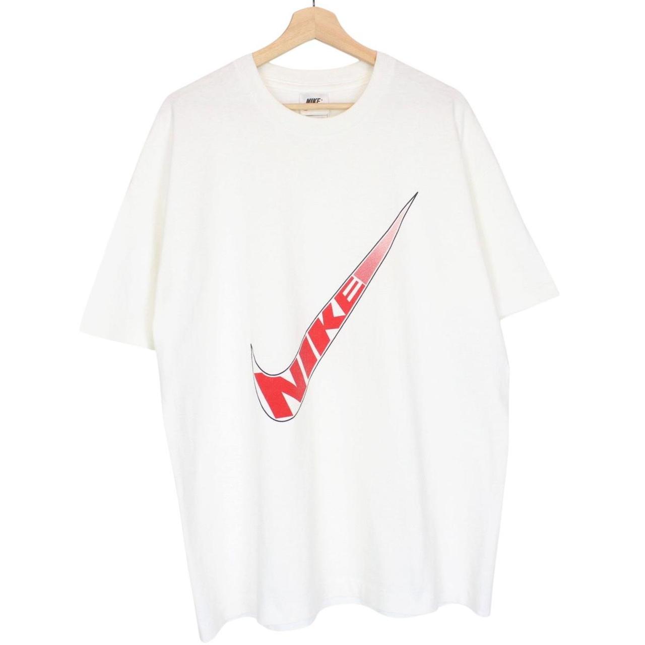 Nike vintage red and white short sleeve cotton t-shirt with logo pocket detail.