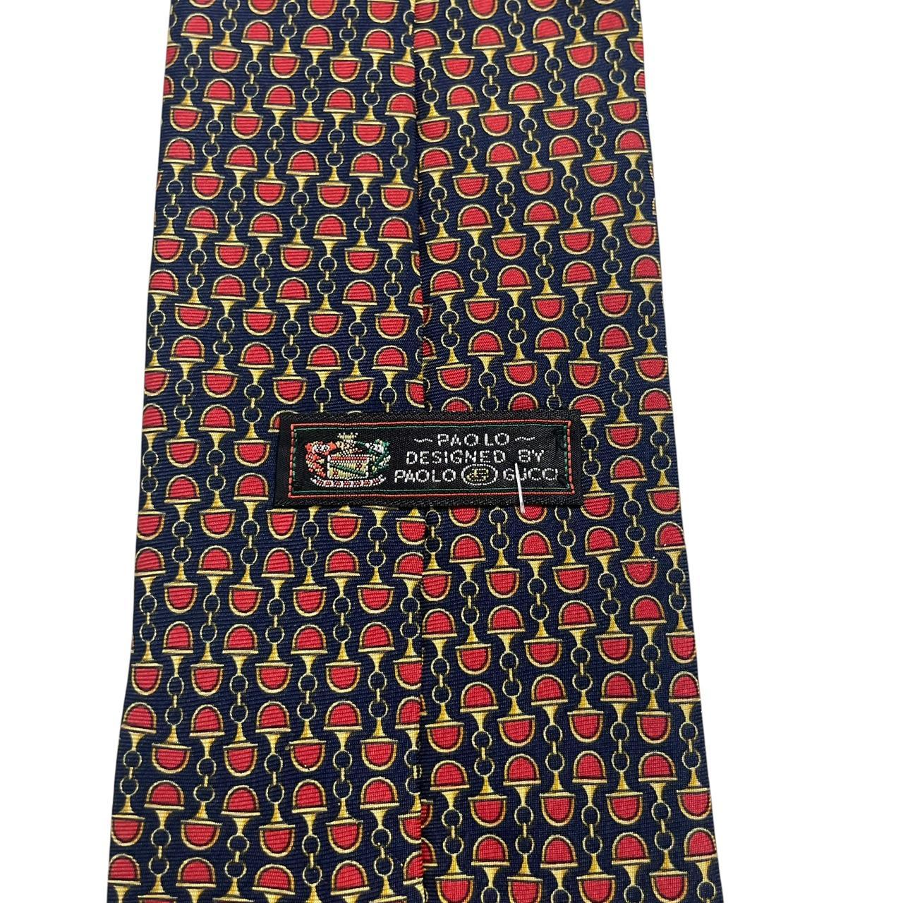 Gucci silk tie red and navy blue horsebit pattern with logo detail.