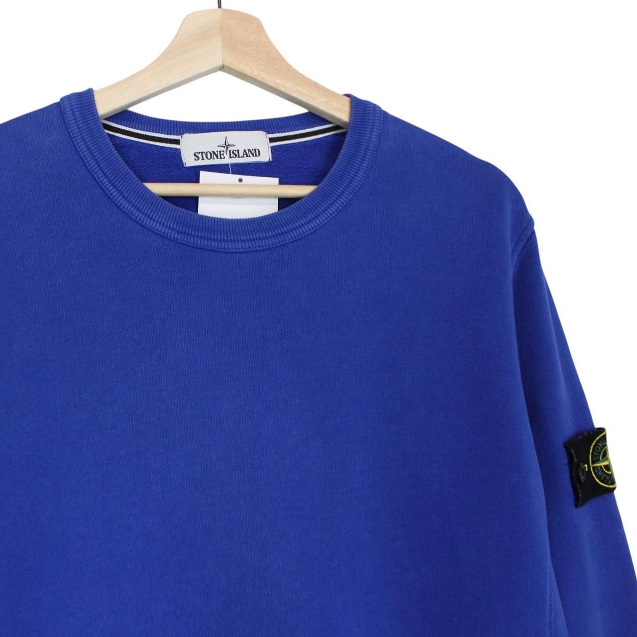 Stone Island blue cotton sweatshirt with logo patch and ribbed cuffs.