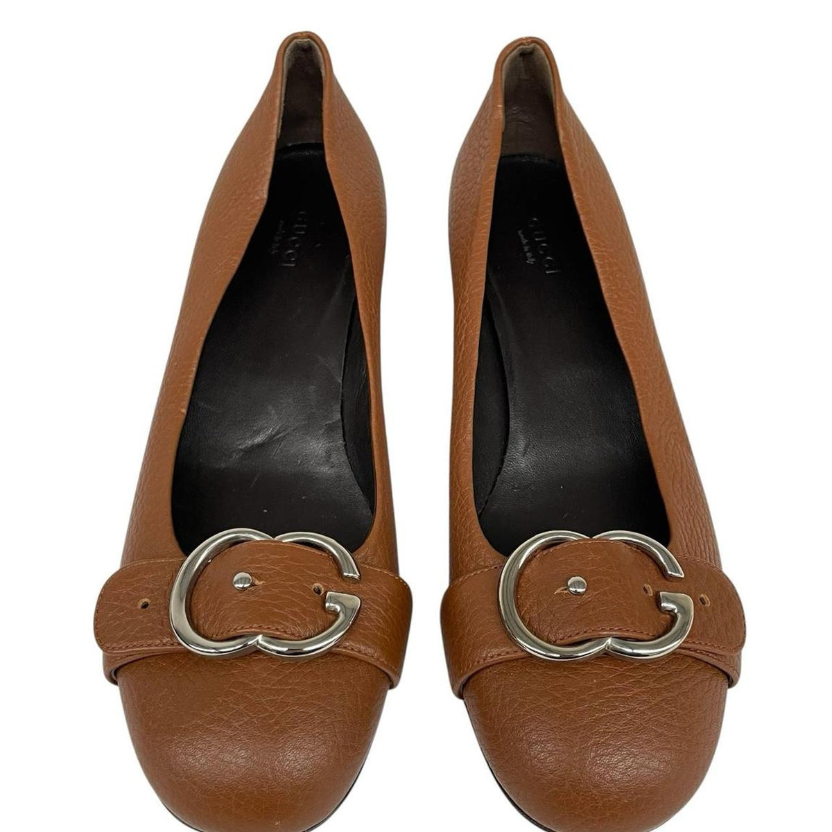 Gucci brown high heels with pebbled leather and interlocking G buckle detail.
