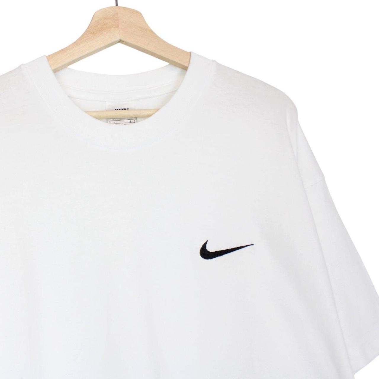 Nike white short sleeve cotton t-shirt with pocket and vintage logo detail.