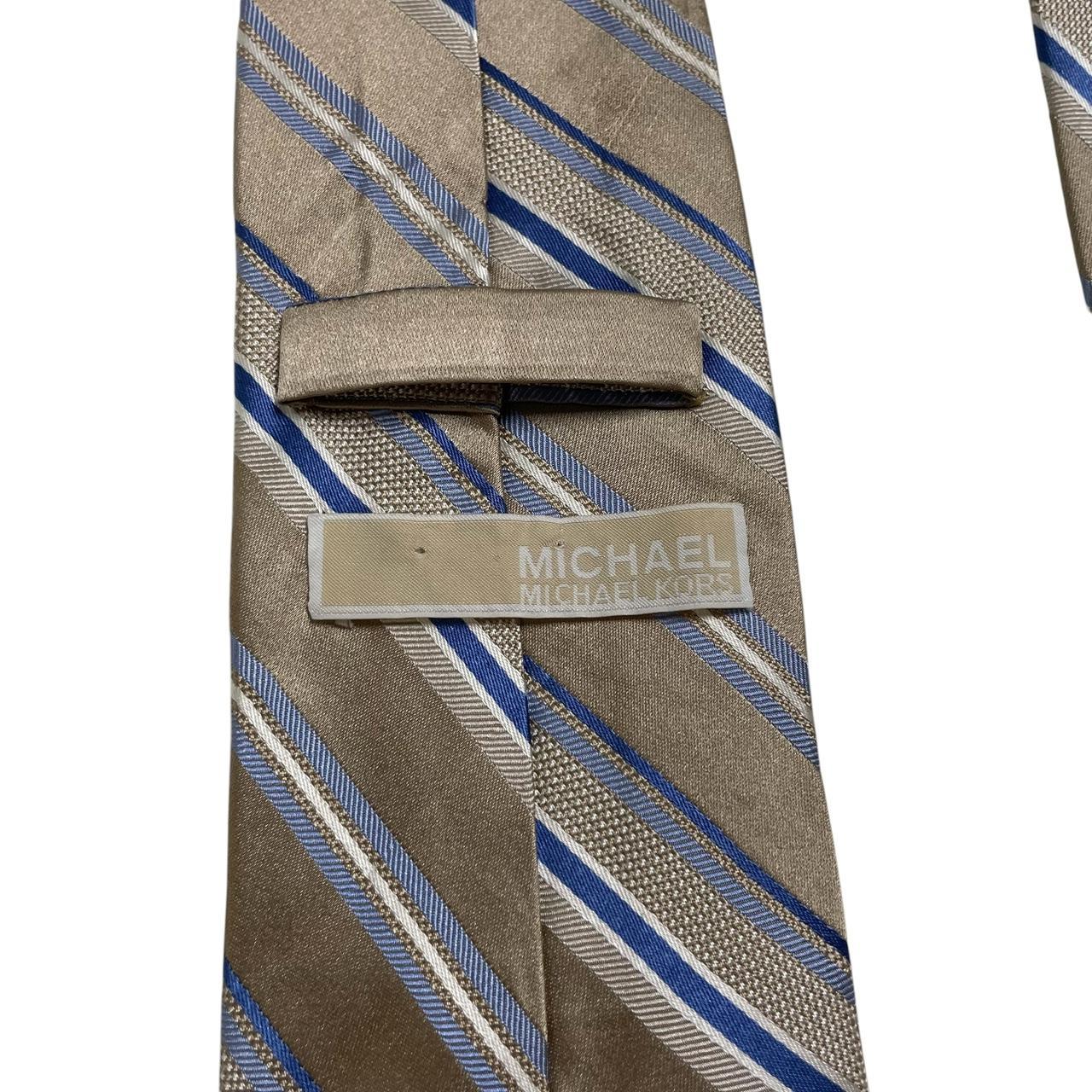 Michael Kors beige striped silk tie with elegant cream stripes and soft sheen.