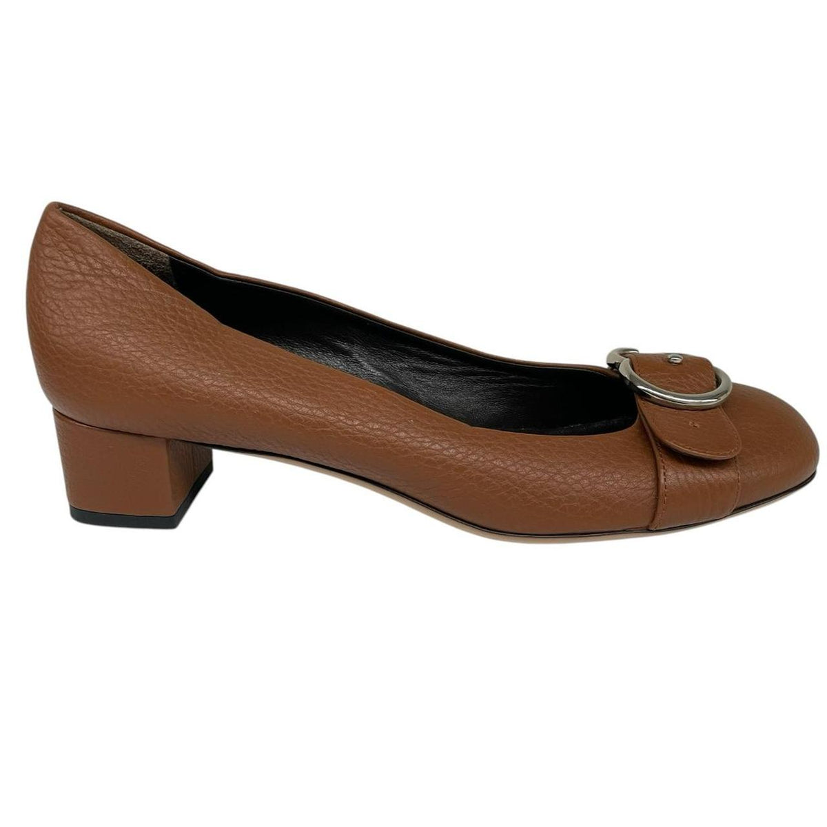 Gucci brown high heels with pebbled leather and interlocking G buckle detail.