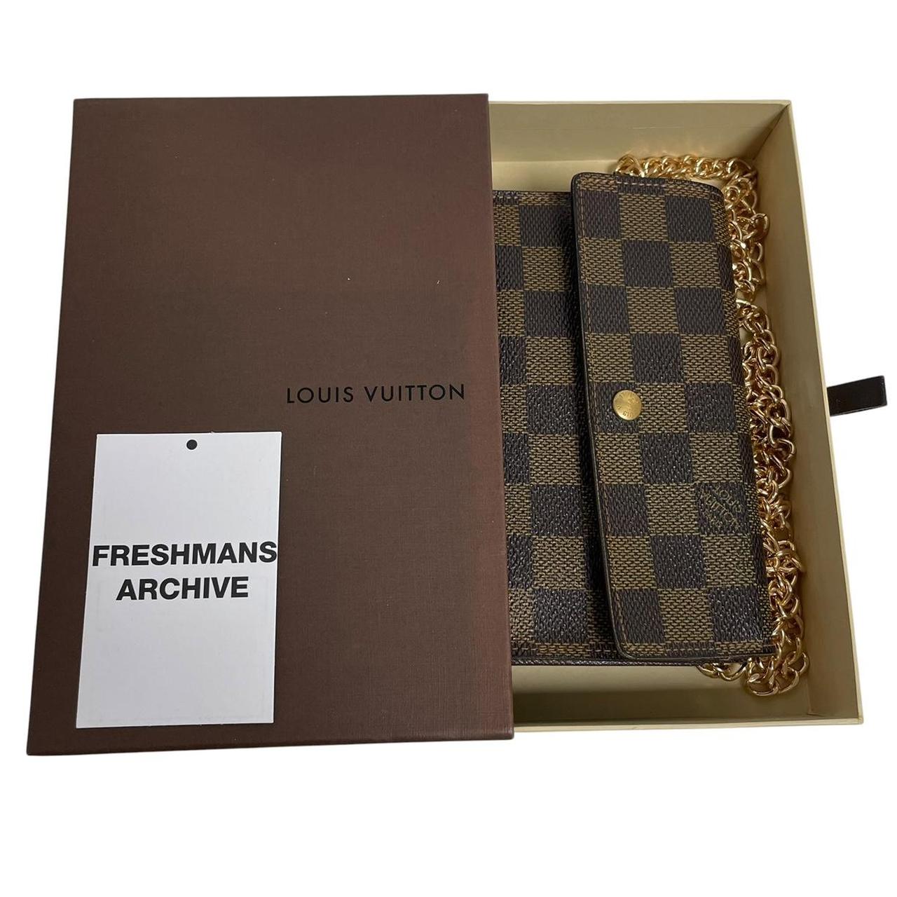 Louis Vuitton gold crossbody wallet Damier Ebene canvas with removable strap and logo.