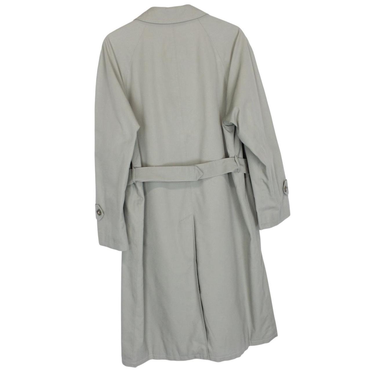 Burberry green trench coat with Nova Check pattern and single-breasted design.