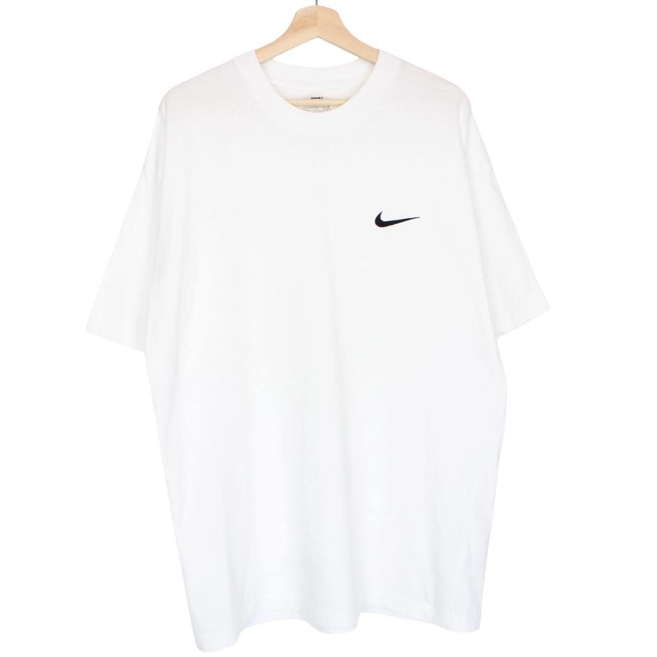Nike white short sleeve cotton t-shirt with pocket and vintage logo detail.